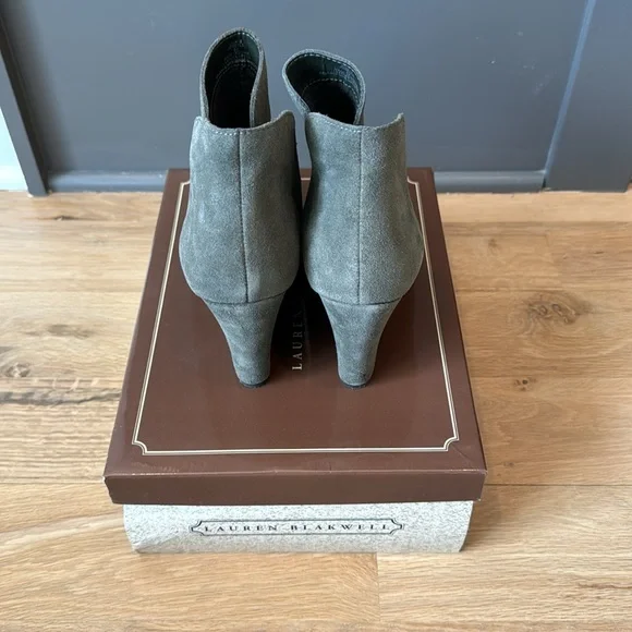 EUC • Lauren Blackwell • Janelle Wedge Bootje • Olive • 8.5 - Picture 4 of 5